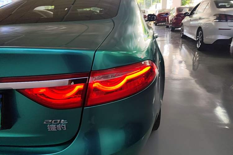 Used Jaguar XFL 2017 XFL 2.0T 200PS Elite Edition Right Rear Taillight
