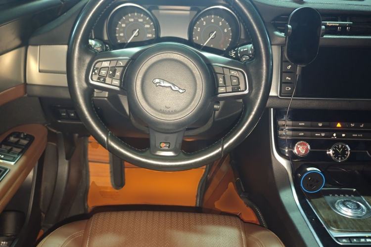 Used Jaguar XFL 2017 XFL 2.0T 240PS Luxury Edition Steering Wheel