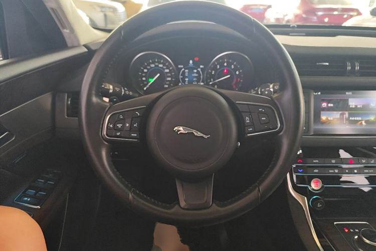 Used Jaguar XFL 2017 XFL 2.0T 200PS Elite Edition Steering Wheel