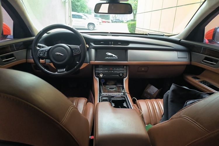 Used Jaguar XFL 2017 XFL 3.0 SC 340 PS Luxury Edition Center Console