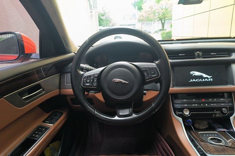 Used Jaguar XFL 2017 XFL 3.0 SC 340 PS Luxury Edition Steering Wheel