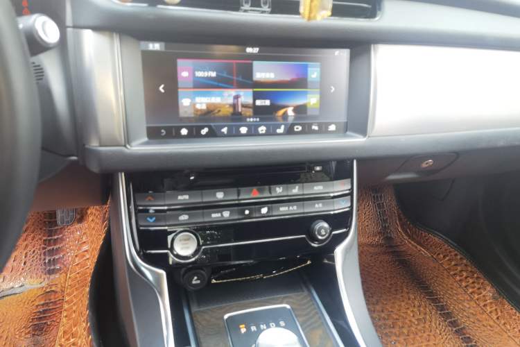 Used Jaguar XFL 2017 XFL 2.0T 240PS Premium Edition Audio And AC Panel