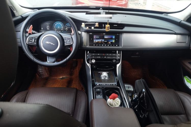 Used Jaguar XFL 2017 XFL 2.0T 240PS Premium Edition Center Console