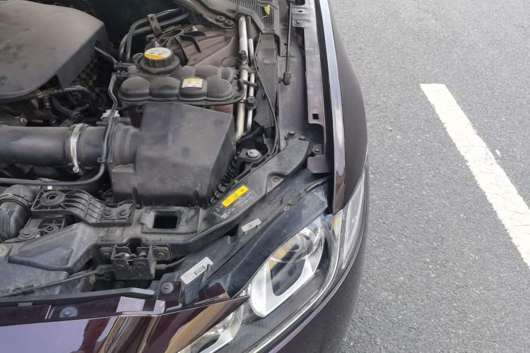 Used Jaguar XFL 2017 XFL 2.0T 240PS Premium Edition Engine Bay Left