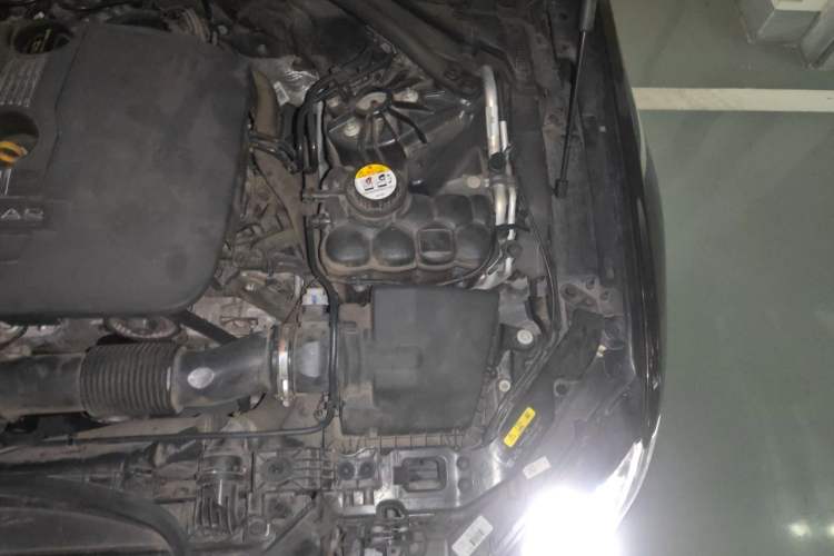 Used Jaguar XFL 2017 XFL 2.0T 200PS Luxury Edition Engine Bay Left