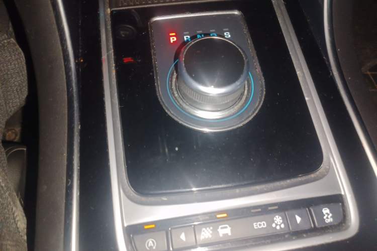 Used Jaguar XFL 2017 XFL 2.0T 200PS Windflower Edition Gear Lever