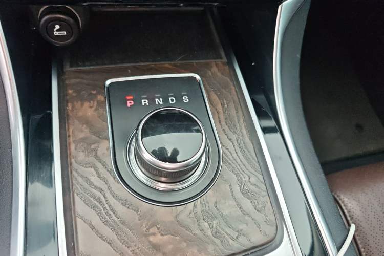 Used Jaguar XFL 2017 XFL 2.0T 240PS Premium Edition Gear Lever