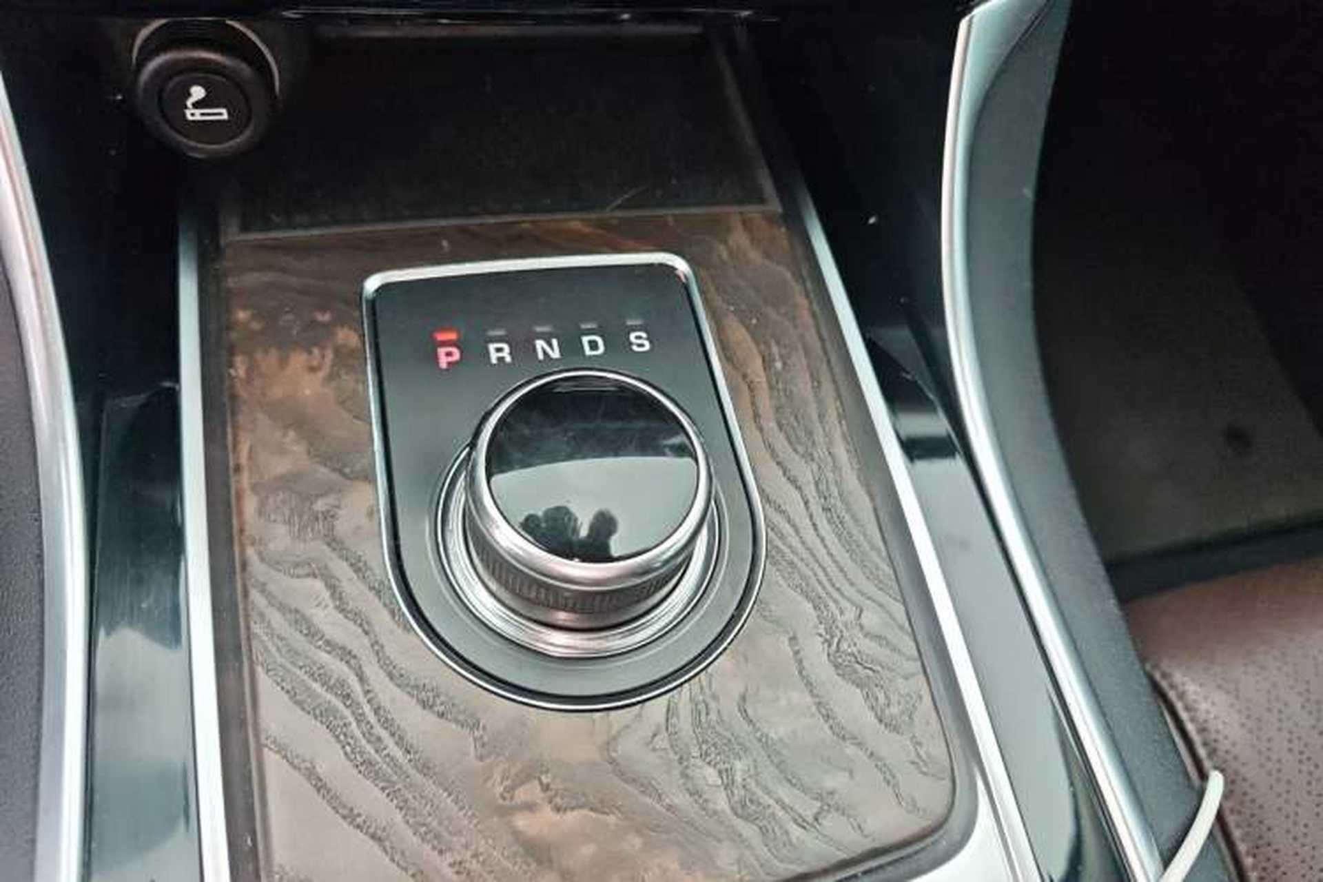 Used Jaguar XFL 2017 XFL 2.0T 240PS Premium Edition Gear Lever