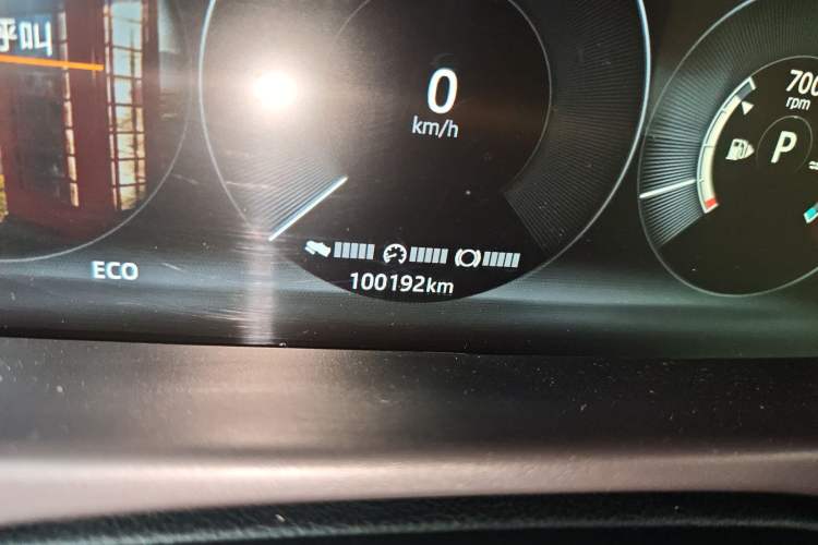 Used Jaguar XFL 2017 XFL 2.0T 240PS Premium Edition Odometer Close Up