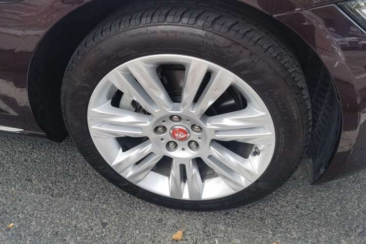 Used Jaguar XFL 2017 XFL 2.0T 240PS Premium Edition Right Front Wheel Hub
