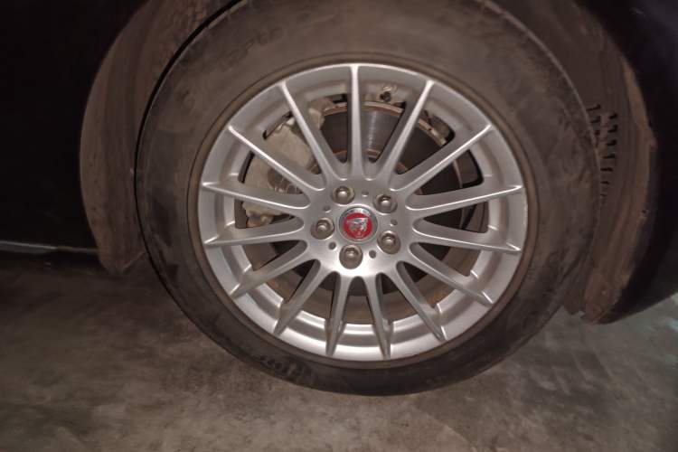 Used Jaguar XFL 2017 XFL 2.0T 200PS Windflower Edition Right Front Wheel Hub