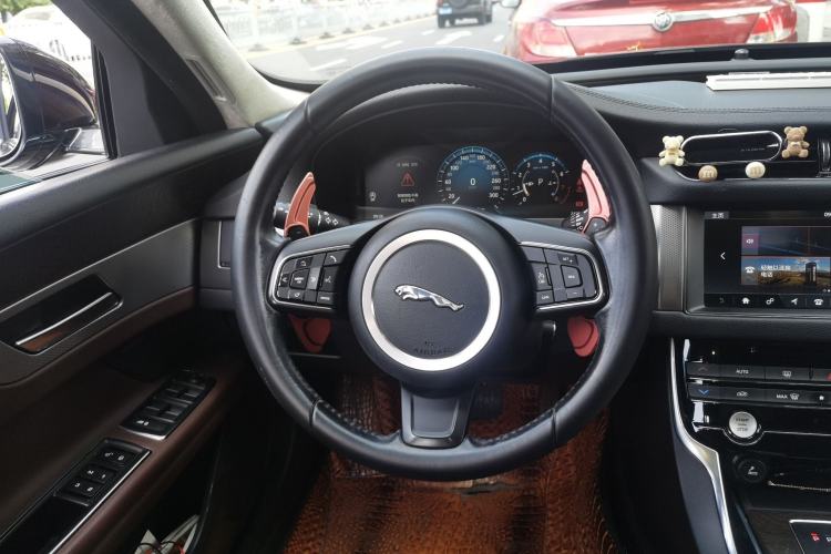 Used Jaguar XFL 2017 XFL 2.0T 240PS Premium Edition Steering Wheel