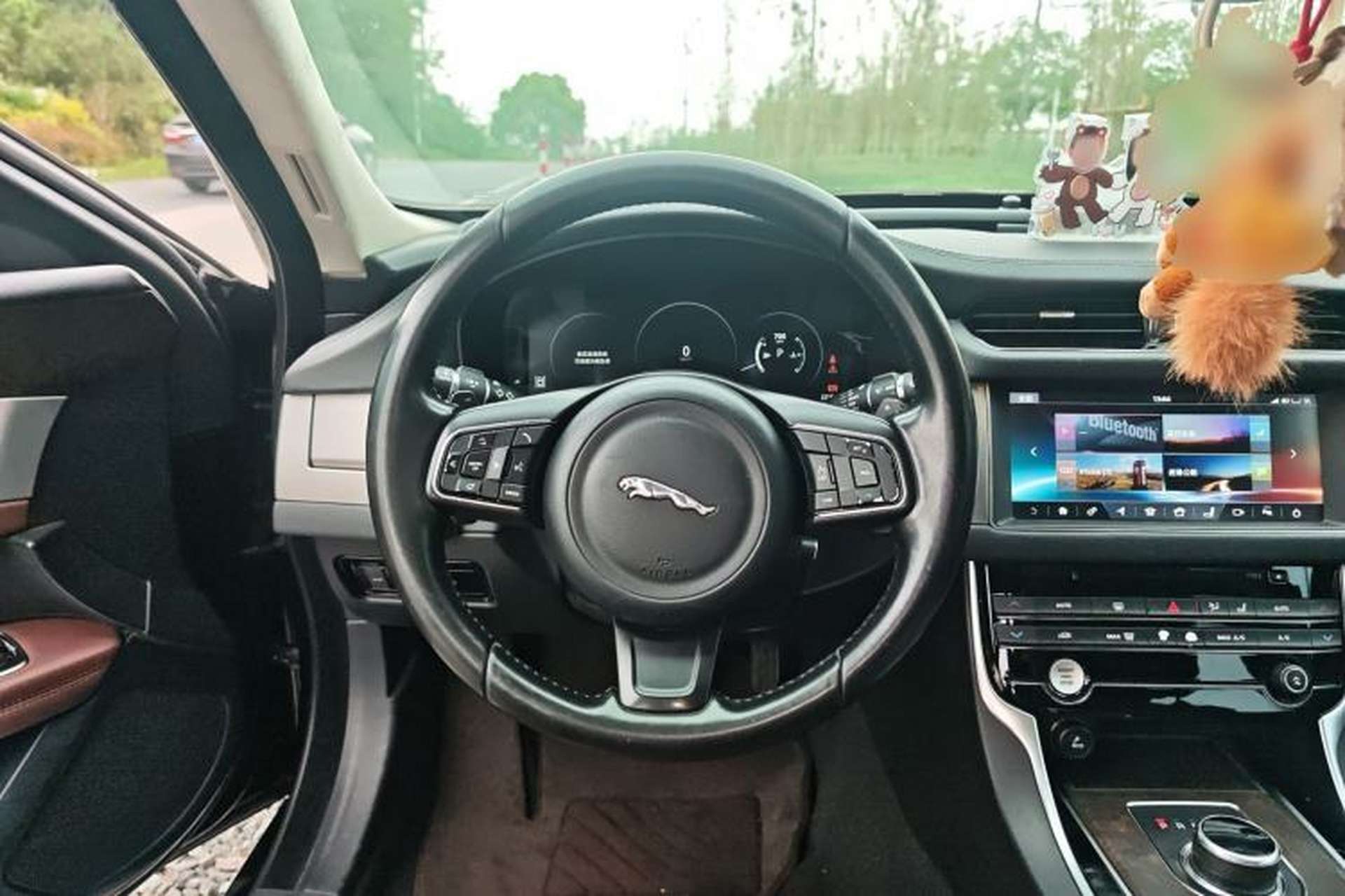 Used Jaguar XFL 2017 XFL 2.0T 240PS Premium Edition Steering Wheel