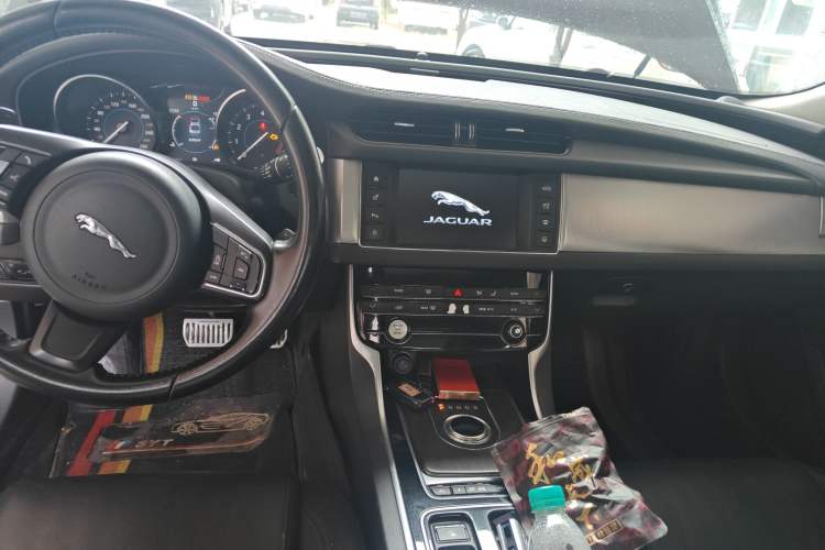 Used Jaguar XFL 2017 XFL 2.0T 200PS Elite Edition Audio And AC Panel