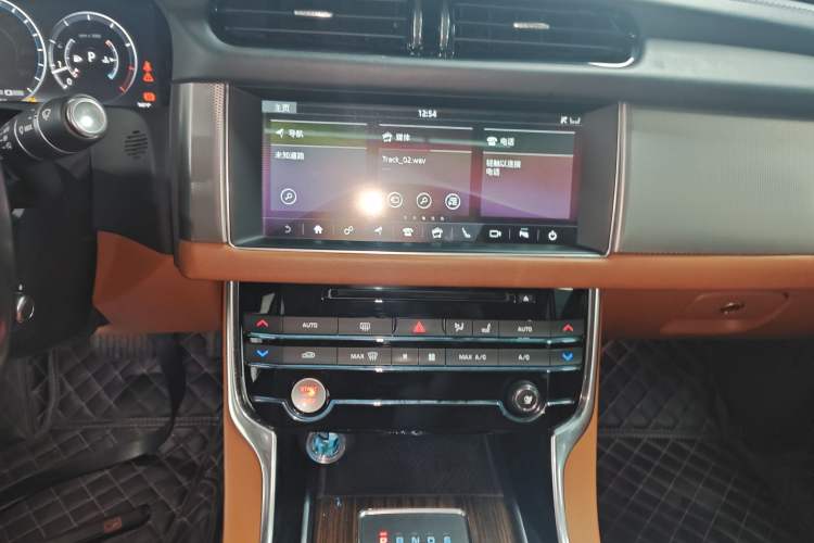 Used Jaguar XFL 2017 XFL 2.0T 240PS Luxury Edition Audio And AC Panel