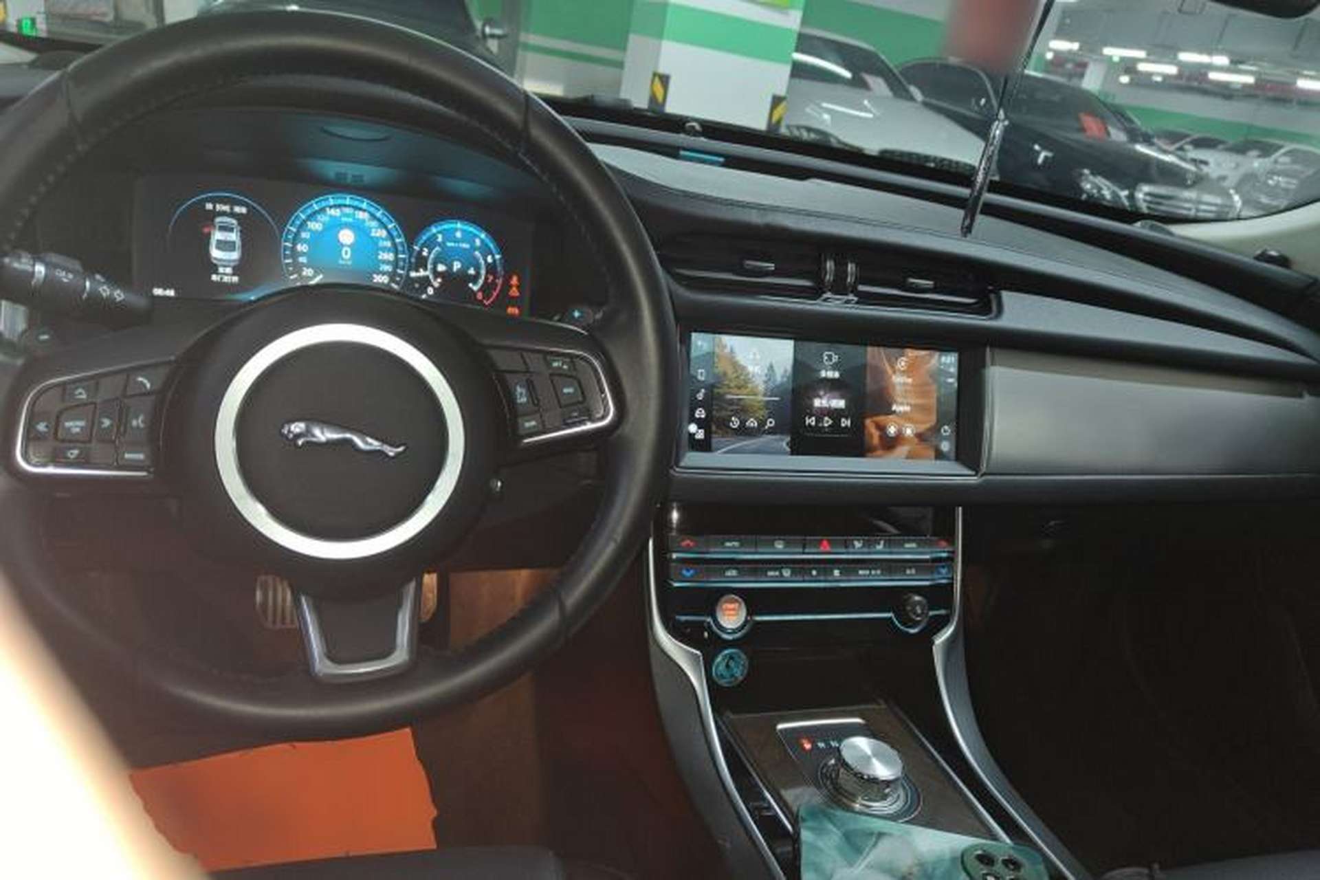 Used Jaguar XFL 2017 XFL 2.0T 240PS Luxury Edition Center Console