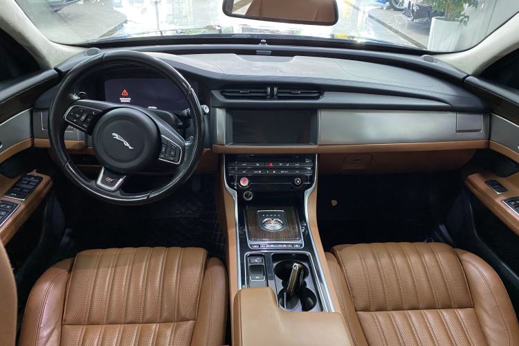 Used Jaguar XFL 2017 XFL 2.0T 240PS Luxury Edition Center Console