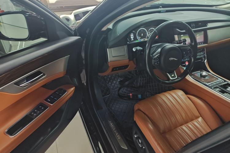 Used Jaguar XFL 2017 XFL 2.0T 240PS Luxury Edition Driver Seat