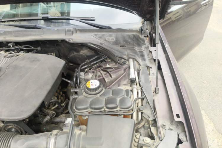 Used Jaguar XFL 2017 XFL 2.0T 240PS Premium Edition Engine Bay Left