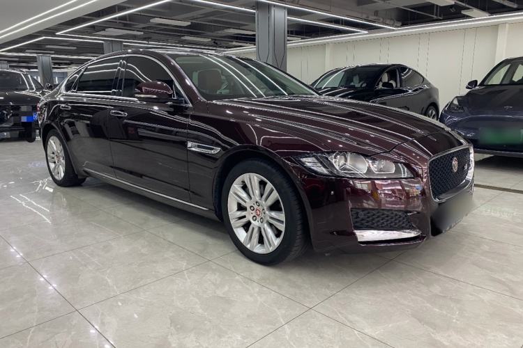 Used Jaguar XFL 2017 XFL 2.0T 240PS Luxury Edition Front Right 45 Deg