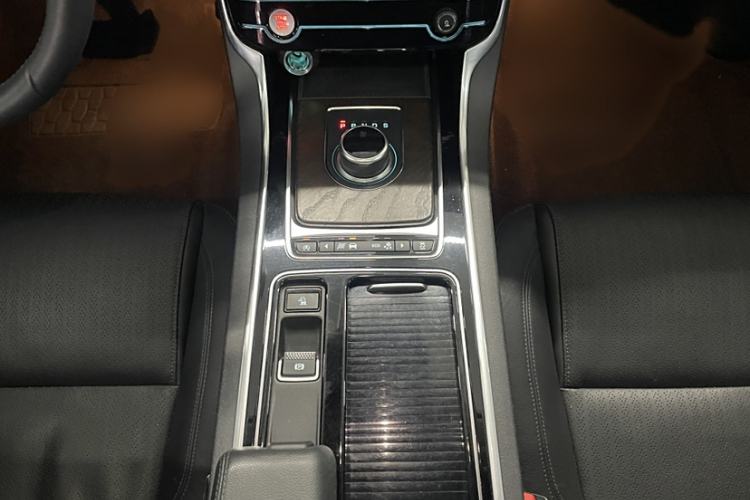 Used Jaguar XFL 2017 XFL 2.0T 240PS Luxury Edition Gear Lever