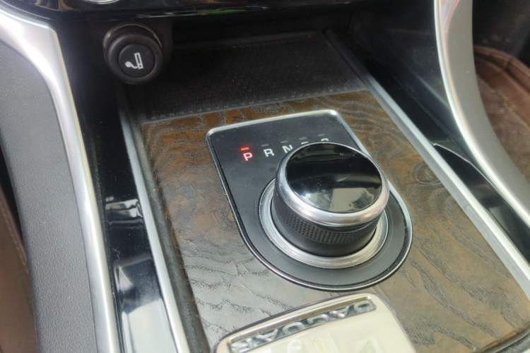 Used Jaguar XFL 2017 XFL 2.0T 240PS Premium Edition Gear Lever