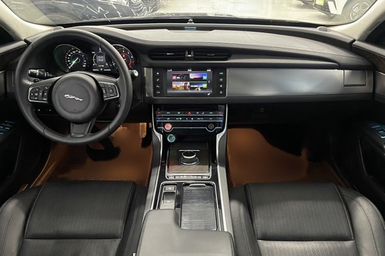 Used Jaguar XFL 2017 XFL 2.0T 240PS Luxury Edition Interior 12