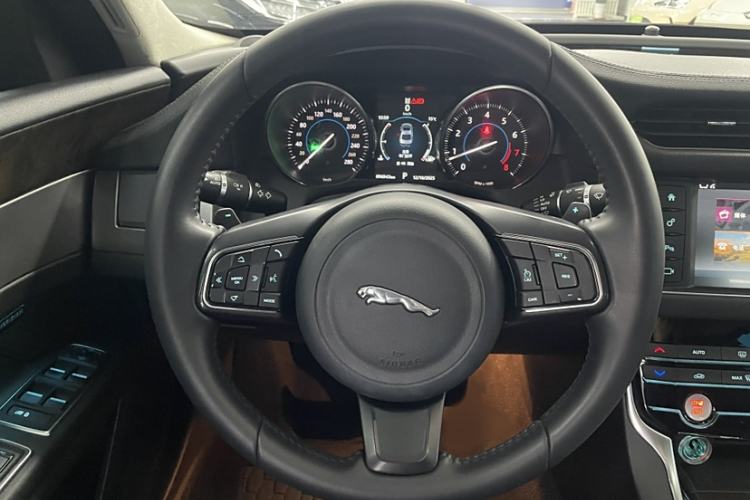Used Jaguar XFL 2017 XFL 2.0T 240PS Luxury Edition Interior 13