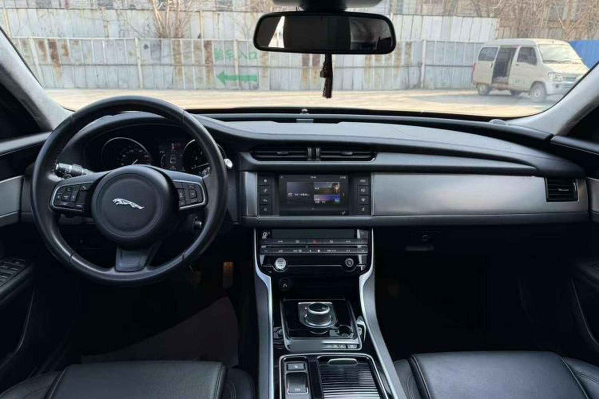 Used Jaguar XFL 2017 XFL 2.0T 200PS Windflower Edition Interior 2