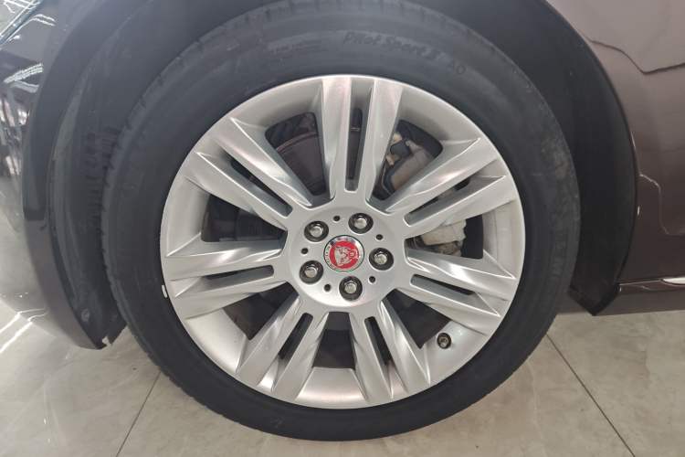 Used Jaguar XFL 2017 XFL 2.0T 240PS Luxury Edition Left Front Wheel Hub