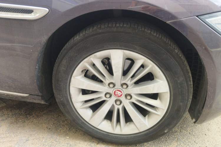 Used Jaguar XFL 2017 XFL 2.0T 240PS Premium Edition Right Front Wheel Hub