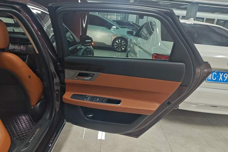 Used Jaguar XFL 2017 XFL 2.0T 240PS Luxury Edition Right Rear Door Interior
