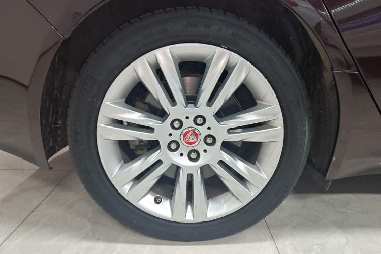 Used Jaguar XFL 2017 XFL 2.0T 240PS Luxury Edition Right Rear Wheel Hub