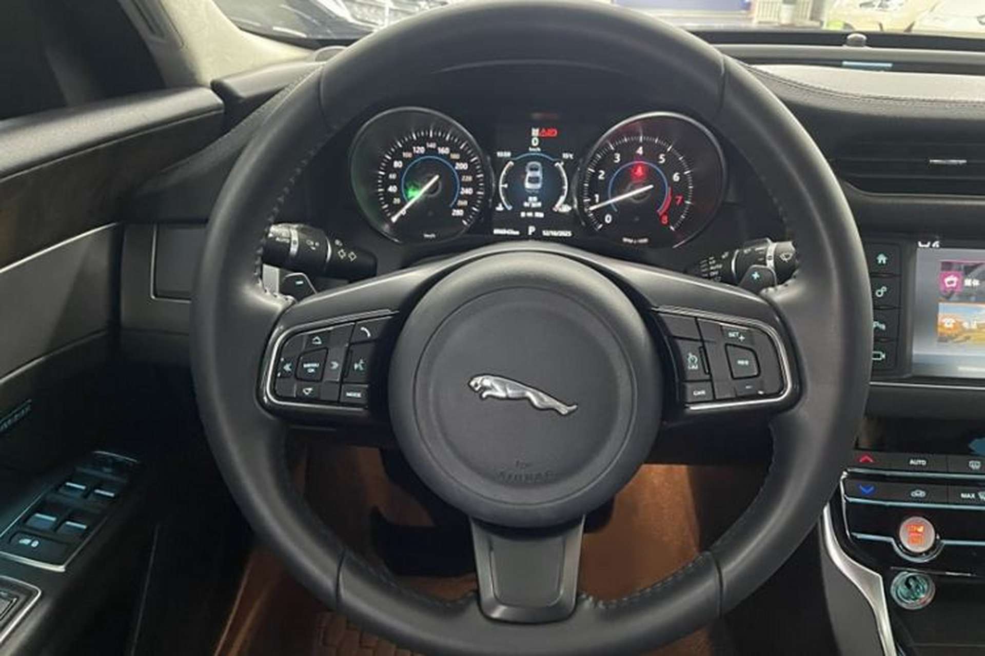 Used Jaguar XFL 2017 XFL 2.0T 240PS Luxury Edition Steering Wheel