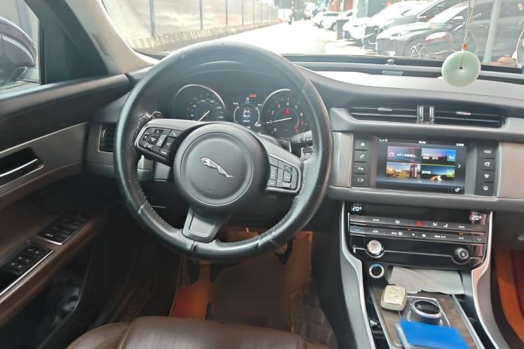 Used Jaguar XFL 2017 XFL 2.0T 240PS Luxury Edition Steering Wheel