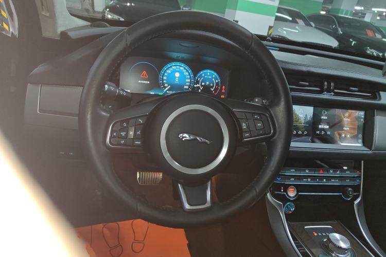 Used Jaguar XFL 2017 XFL 2.0T 240PS Luxury Edition Steering Wheel