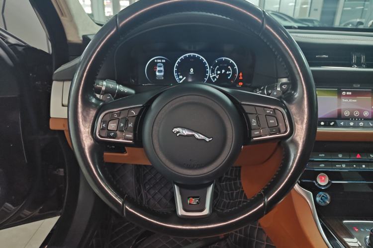 Used Jaguar XFL 2017 XFL 2.0T 240PS Luxury Edition Steering Wheel