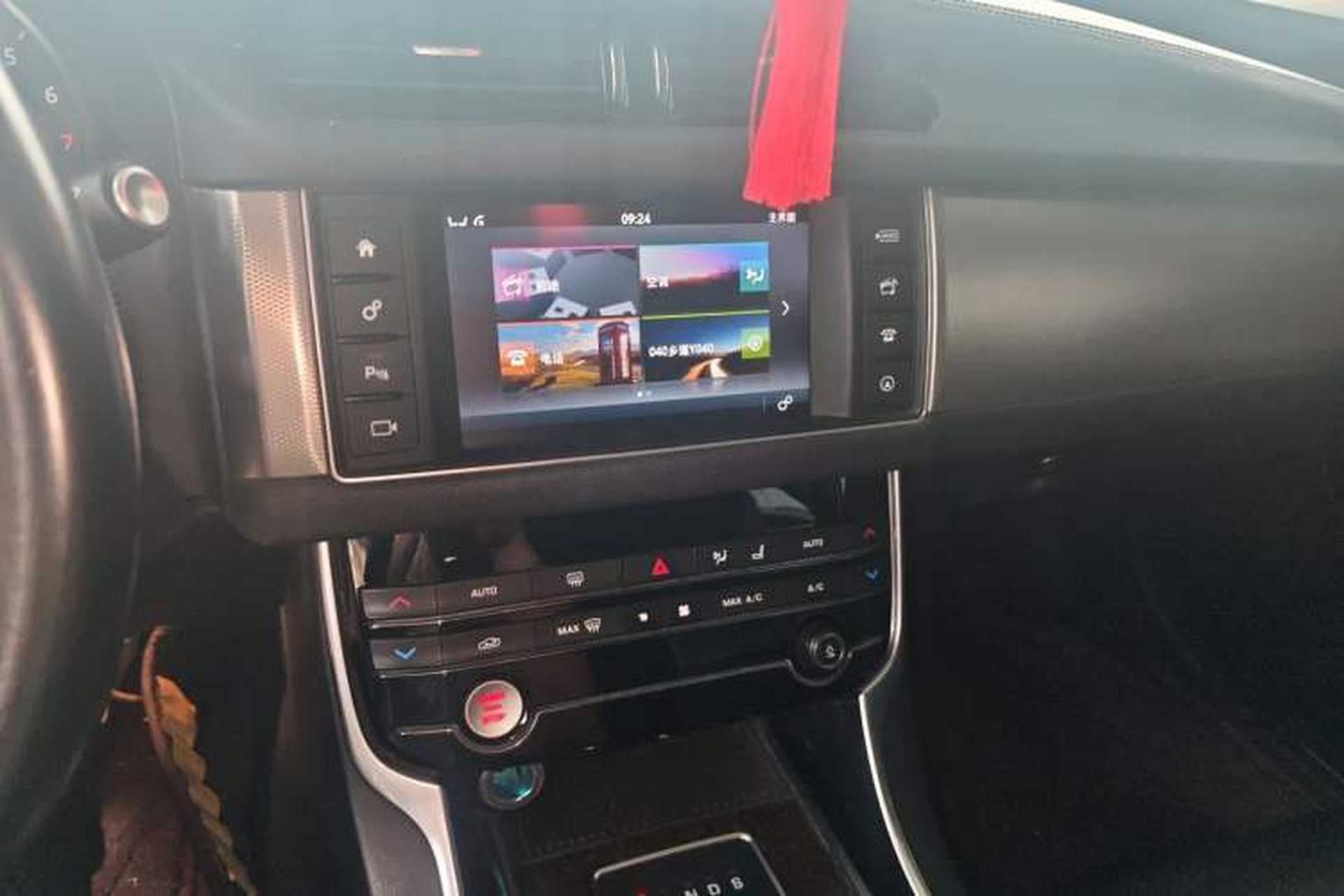 Used Jaguar XFL 2017 XFL 2.0T 240PS Luxury Edition Audio And AC Panel