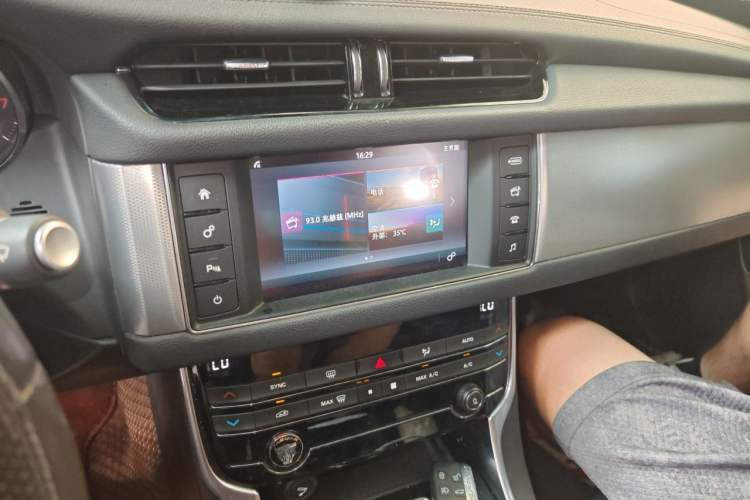 Used Jaguar XFL 2017 XFL 2.0T 200PS Windflower Edition Audio And AC Panel