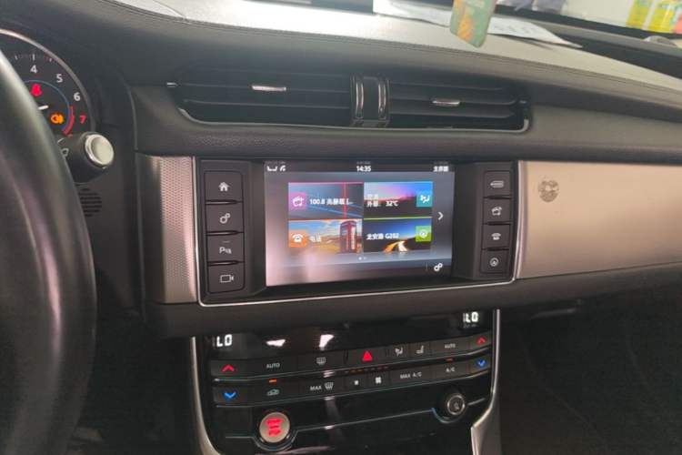 Used Jaguar XFL 2017 XFL 2.0T 200PS Luxury Edition Audio And AC Panel