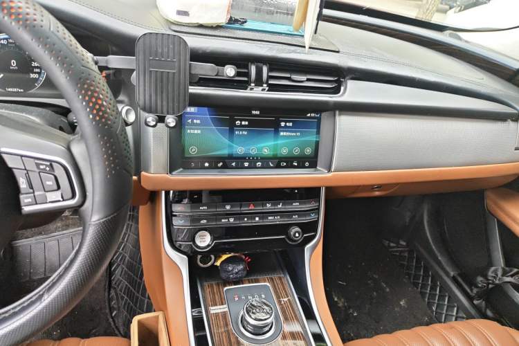 Used Jaguar XFL 2017 XFL 3.0 SC 340 PS Luxury Edition Audio And AC Panel