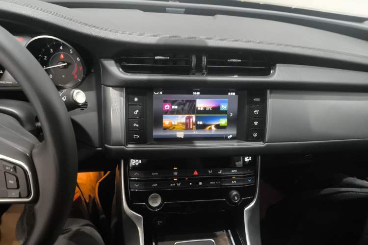 Used Jaguar XFL 2017 XFL 2.0T 200PS Luxury Edition Audio And AC Panel