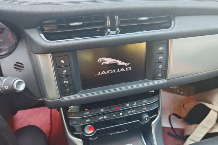 Used Jaguar XFL 2017 XFL 2.0T 200PS Elite Edition Audio And AC Panel