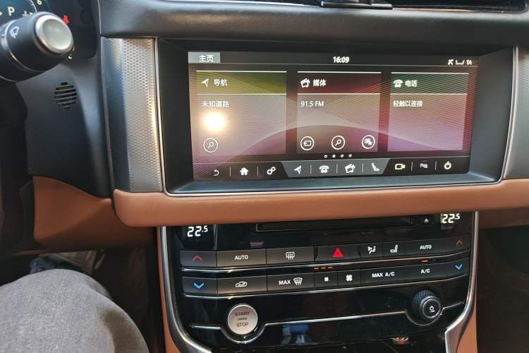 Used Jaguar XFL 2017 XFL 3.0 SC 340 PS Luxury Edition Audio And AC Panel