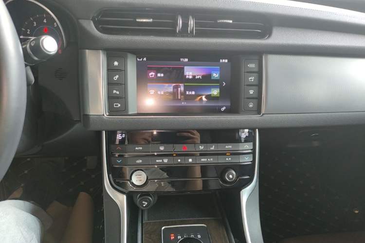 Used Jaguar XFL 2017 XFL 2.0T 240PS Luxury Edition Audio And AC Panel