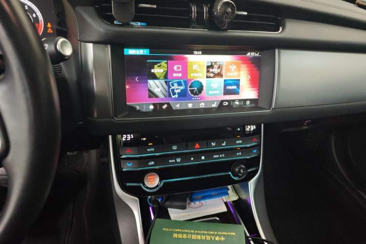 Used Jaguar XFL 2017 XFL 3.0 SC 340 PS Luxury Edition Audio And AC Panel