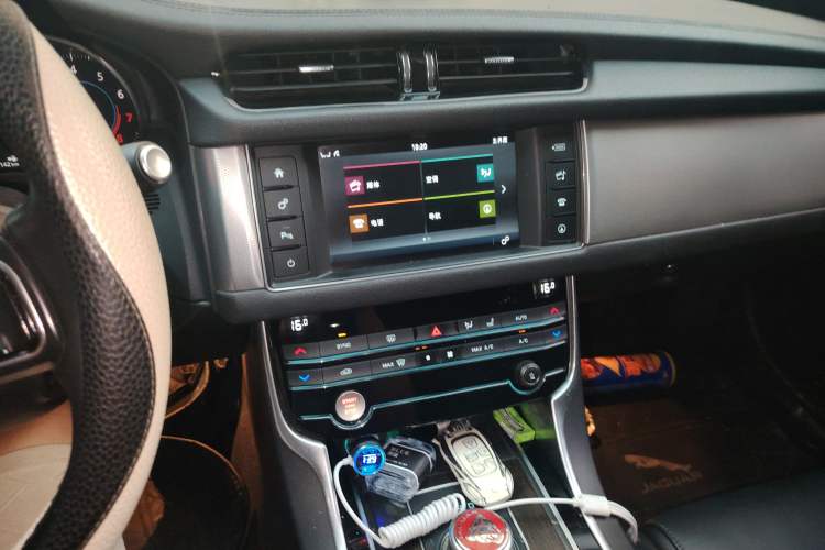 Used Jaguar XFL 2017 XFL 2.0T 200PS Windflower Edition Audio And AC Panel