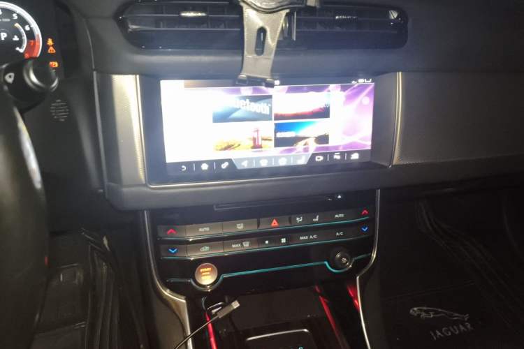 Used Jaguar XFL 2017 XFL 2.0T 240PS Luxury Edition Audio And AC Panel