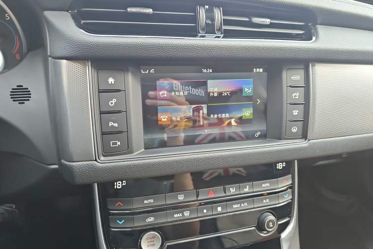Used Jaguar XFL 2017 XFL 2.0T 240PS Luxury Edition Audio And AC Panel