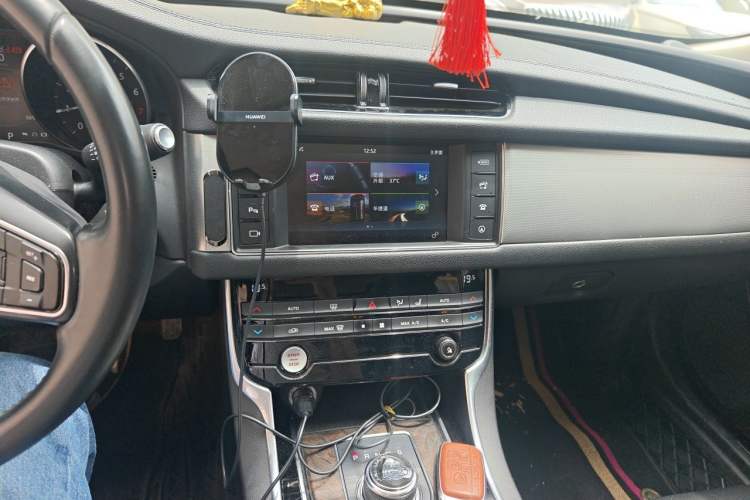 Used Jaguar XFL 2017 XFL 2.0T 240PS Luxury Edition Audio And AC Panel